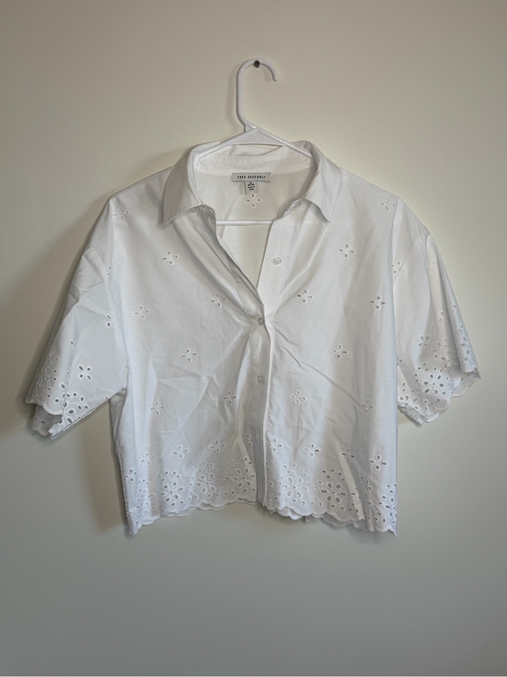 Free Assembly White Eyelet Button-Front Crop Blouse